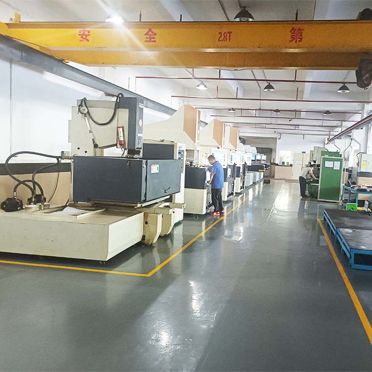 模具加工設備，火花機加工